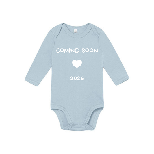 Babybody "Coming Soon 2026" långärmad 0-3 månader