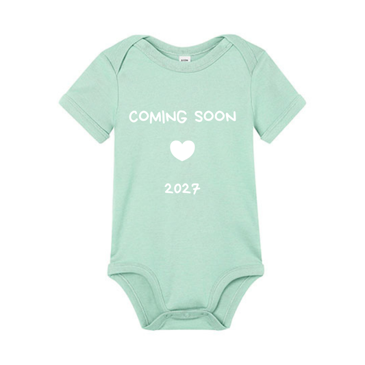 Babybody "Coming Soon 2027" kortärmad 0-3 månader
