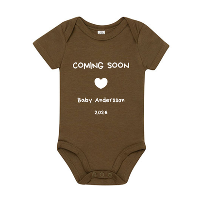 Babybody Personlig "Coming Soon 2026" kortärmad 0-3 månader