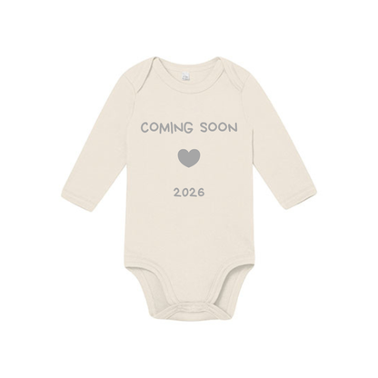 Babybody "Coming Soon 2026" långärmad 0-3 månader