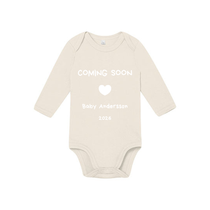 Babybody Personlig "Coming Soon 2026" långärmad 0-3 månader