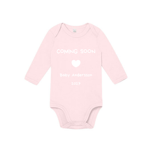 Babybody Personlig "Coming Soon 2027" långärmad 0-3 månader