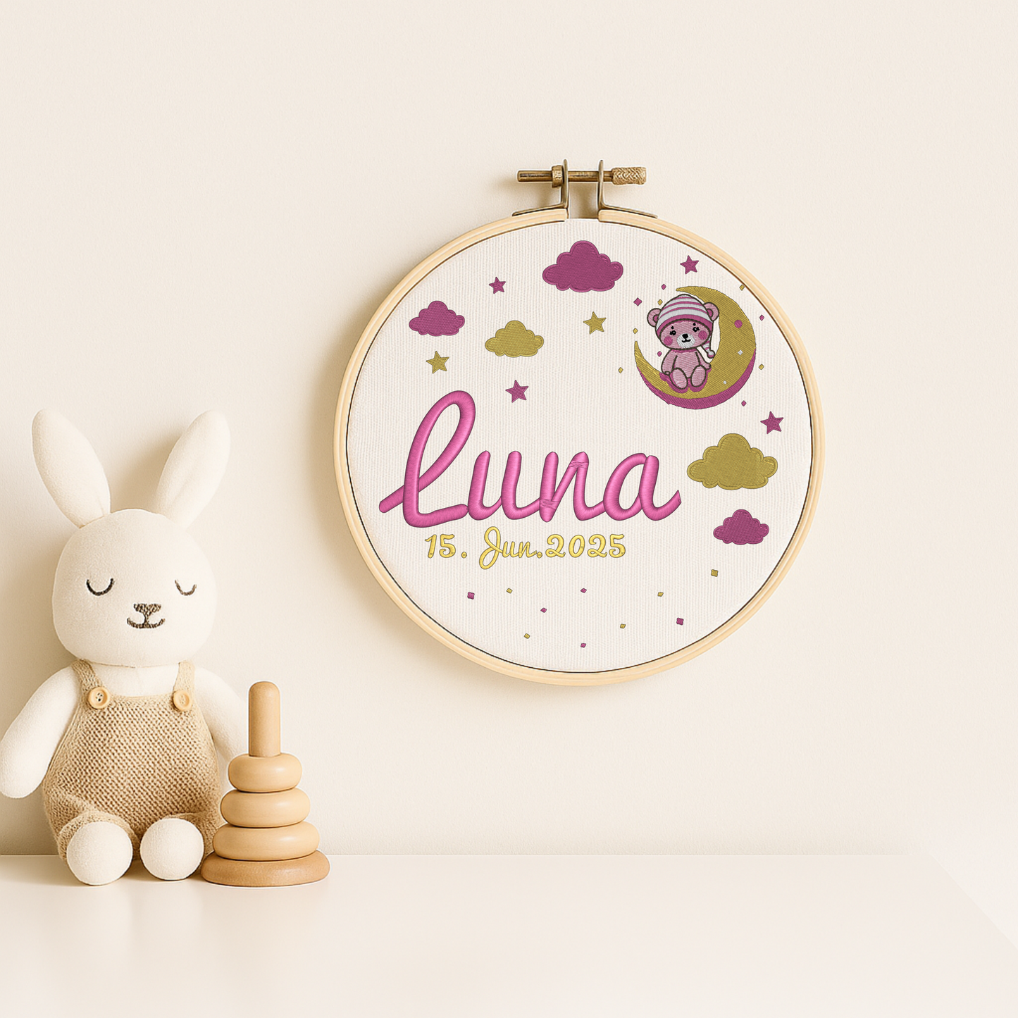 Personlig broderad födelsetavla baby shower 